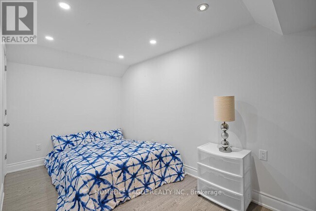 Photo - 98 Lowther Ave