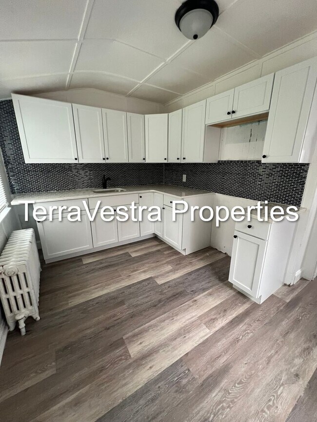 Photo - 3 Bed Single Family in Salem. Eligible for $500 Security Deposit.