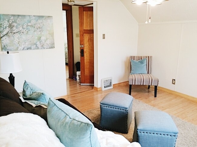 Photo - Beautiful 1 bedroom unit in West Milwaukee! Unit B