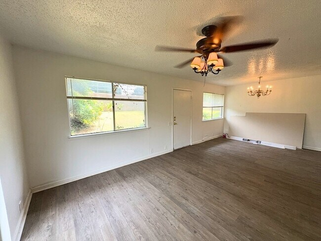 Photo - 2613 Amherst Ct