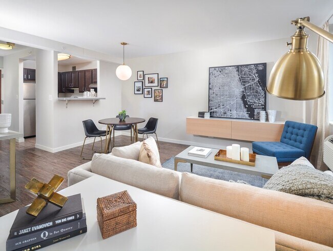 Photo - 326 W Illinois St