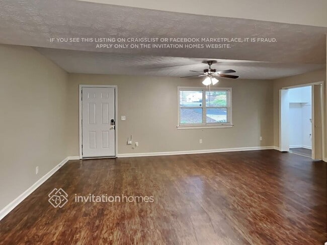 Photo - 940 Woodbridge Dr NE