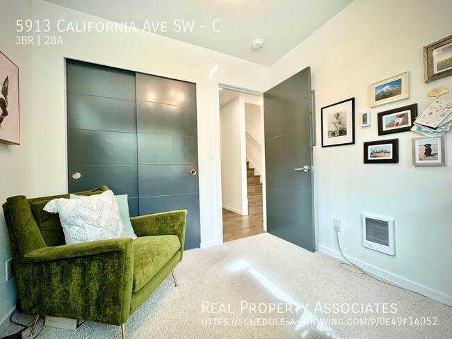 Photo - 5913 California Ave SW