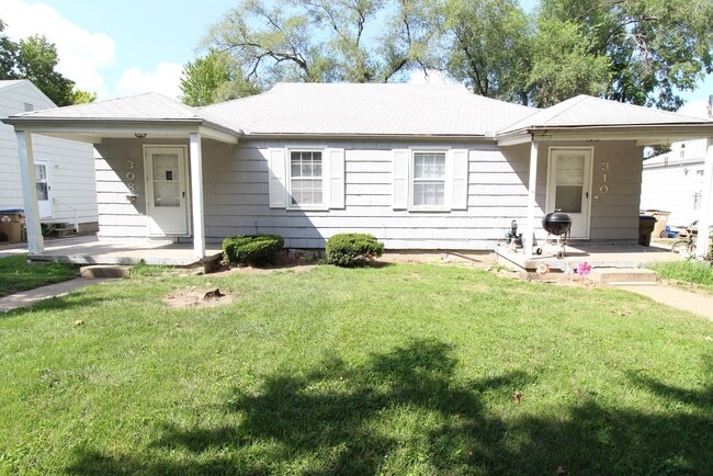 Building Photo - One Bedroom Duplex in North Kansas City Rental