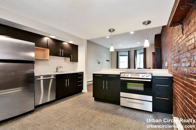 Photo - 385 Meridian St Unit 1