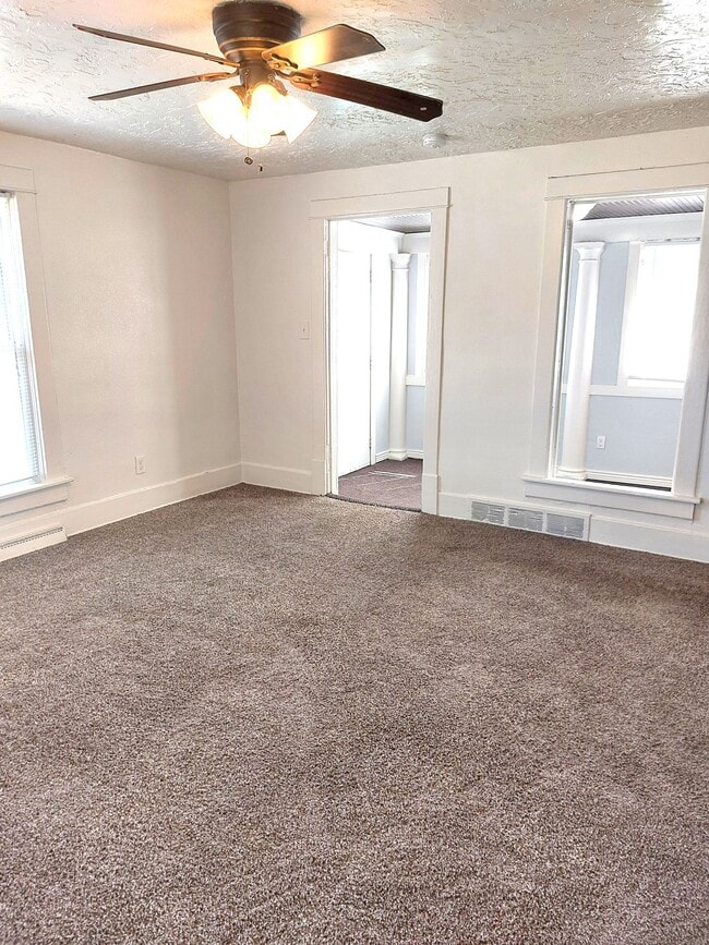 Photo - (816 20th Street)