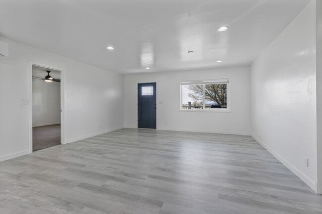 Photo - ***LEASE TAKEOVER*** COUNTRY CHARMER 3 BED...