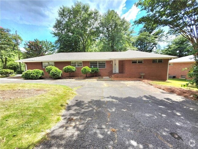 Building Photo - 2497 N Druid Hills Rd NE Rental