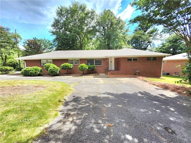 Building Photo - 2497 N Druid Hills Rd NE Rental