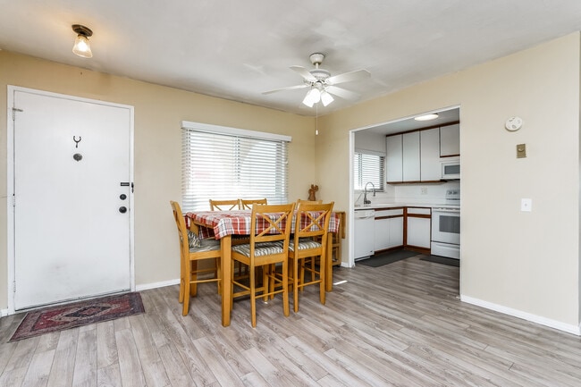 Photo - 2530 Clairemont Dr