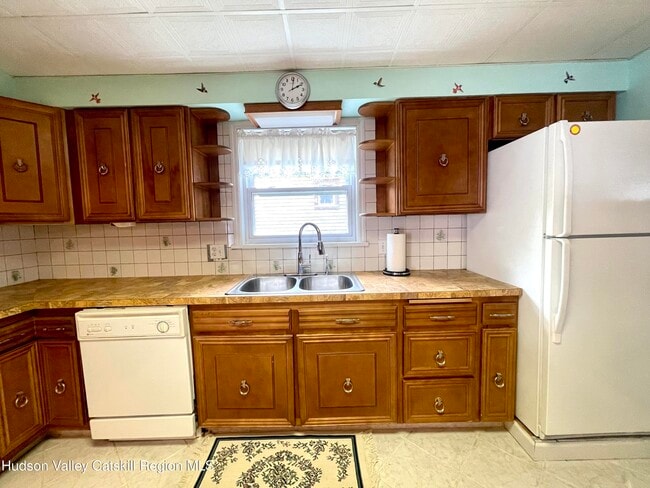 Photo - 7734 NY-23A