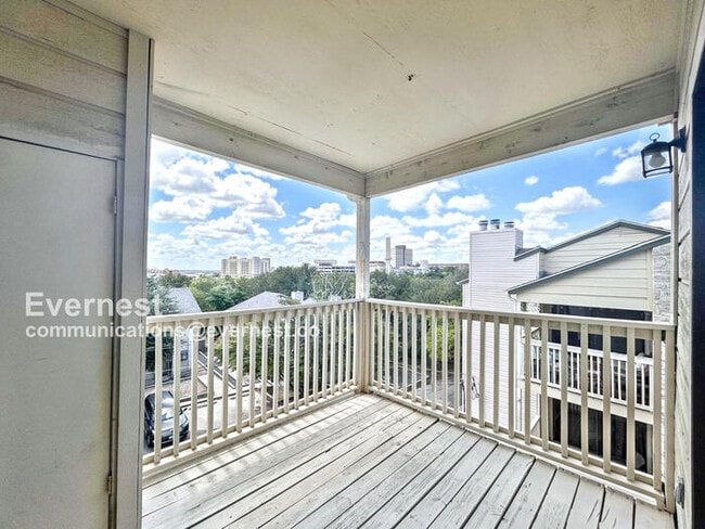 Building Photo - 1013 Chestnut St Unit Apt D5