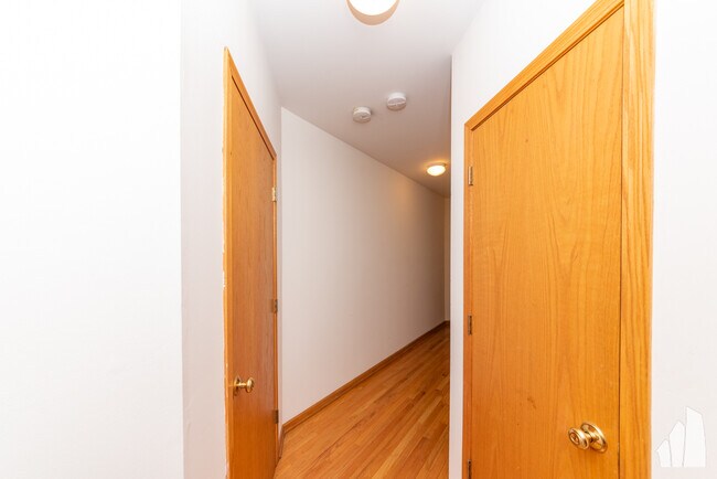 Photo - 1940 W Diversey Pkwy Unidad 1W