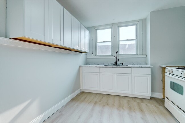 Photo - 2247 Clifford Ave