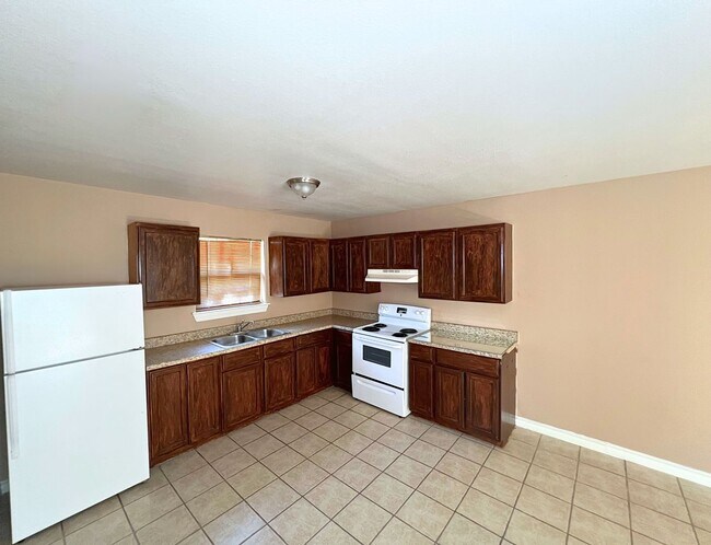 Photo - 418 W Plum St