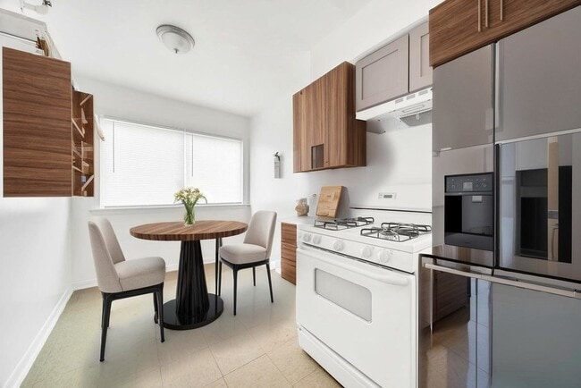 Photo - 16052 Halsted St