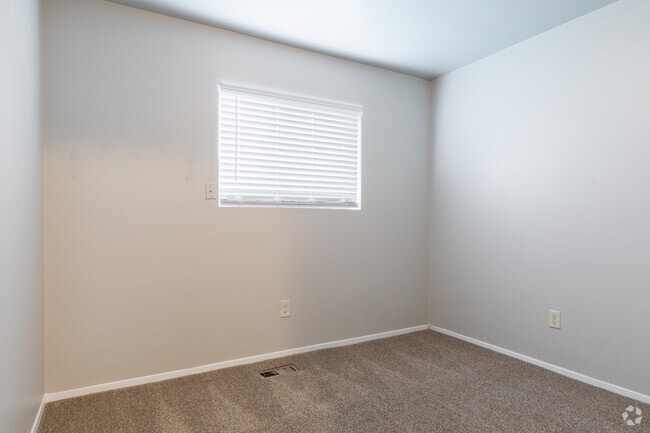 2BR, 2BA - 780SF