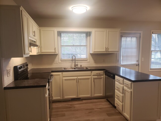 Photo - Kickapoo High District w/ Walk-In-Closet