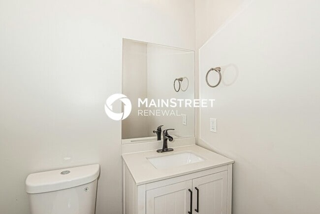 Photo - 3 Bedroom Pet-Friendly Home in KNOXVILLE, TN with Main Street Renewal