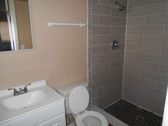 Photo - Three bedroom two bath - North Lakeland