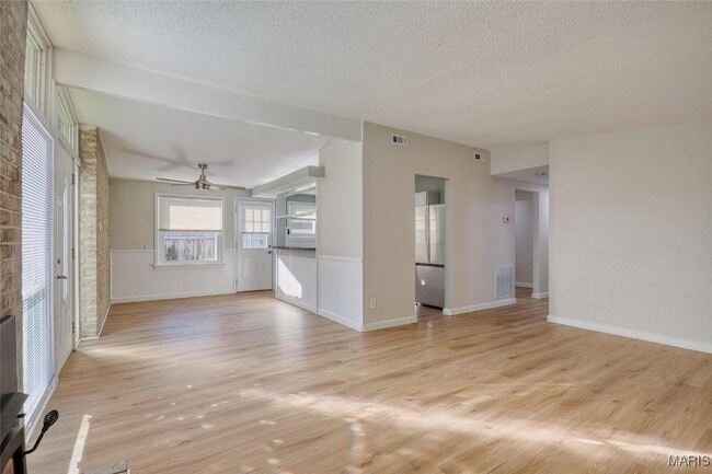 Photo - 825 Derhake Rd