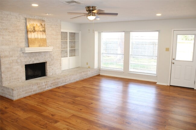 Photo - 819 Walbrook Dr