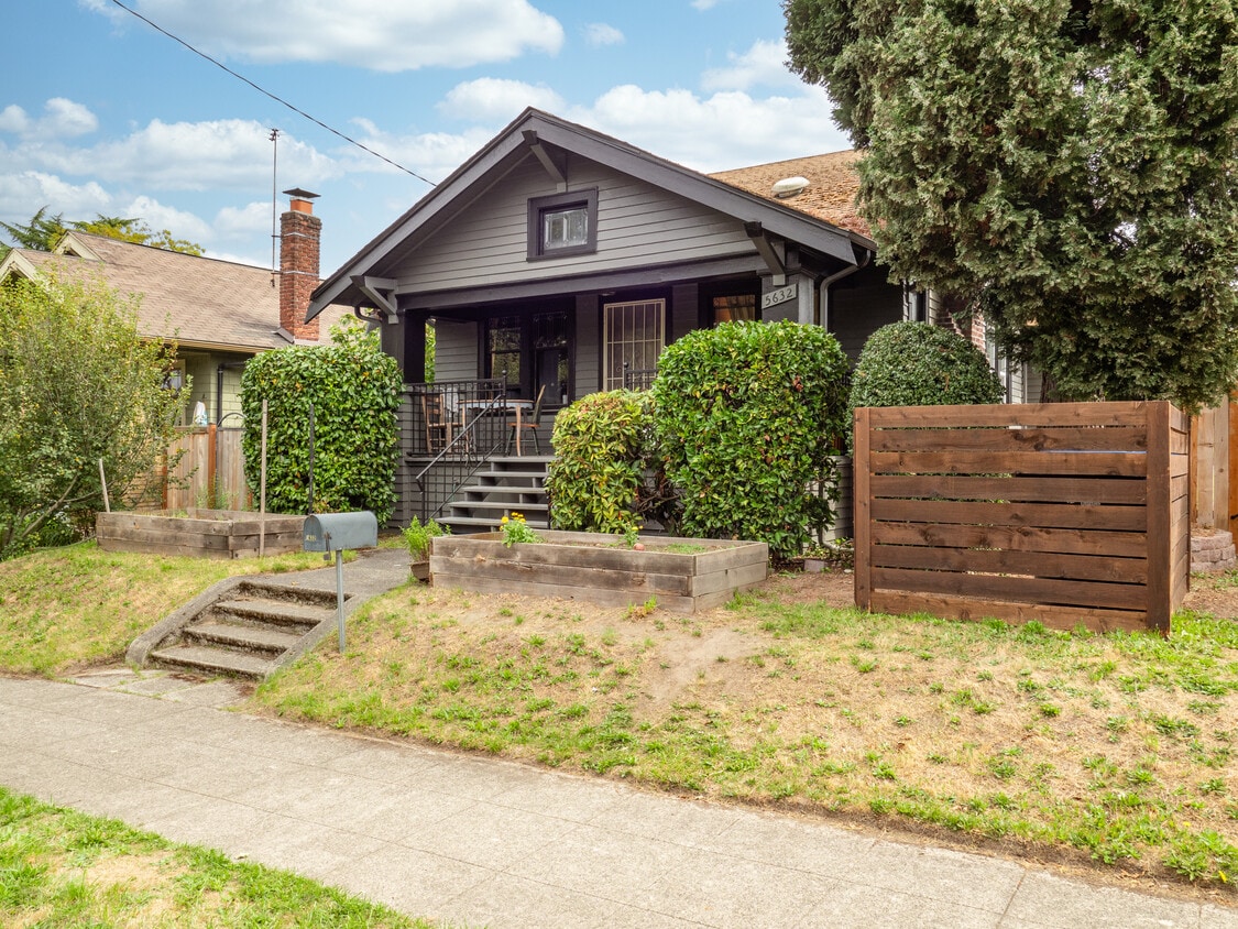 Photo - 5632 11th Ave NE (Seattle, WA)