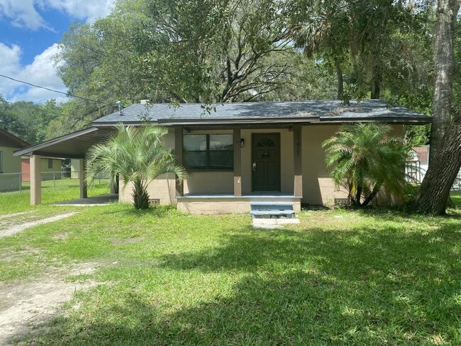 Building Photo - 2/1 House In Belleview!