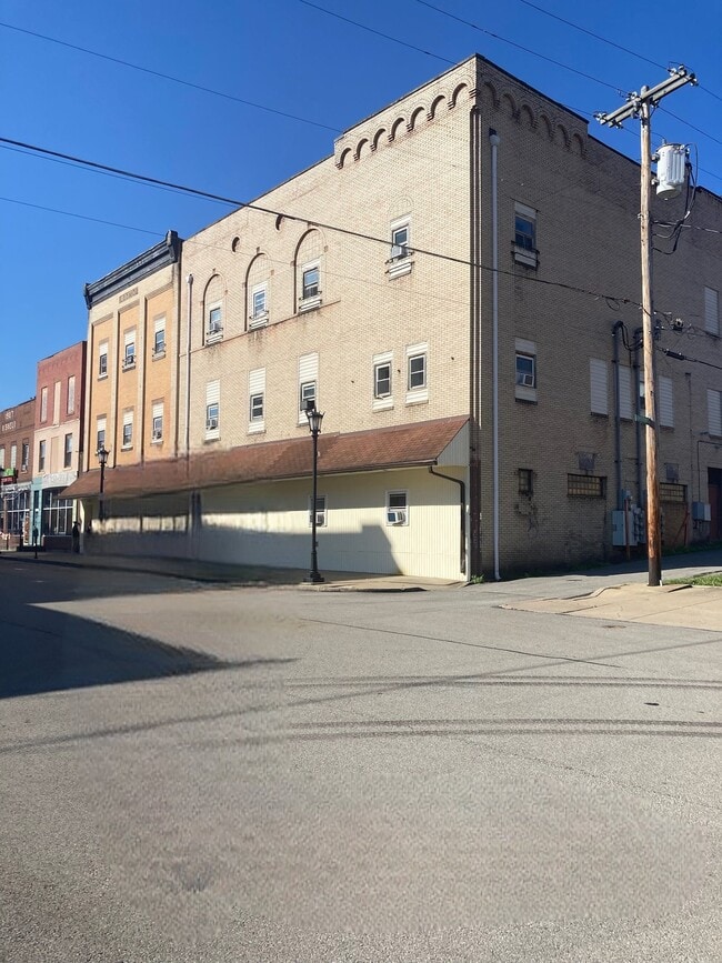 Building Photo - 131 Wood St Unit 206