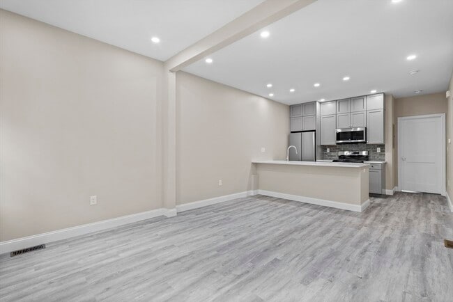 Photo - 769 E 6th St Unit 1