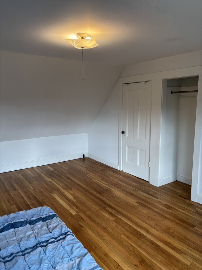 Main Bedroom - 104R Homes Ave