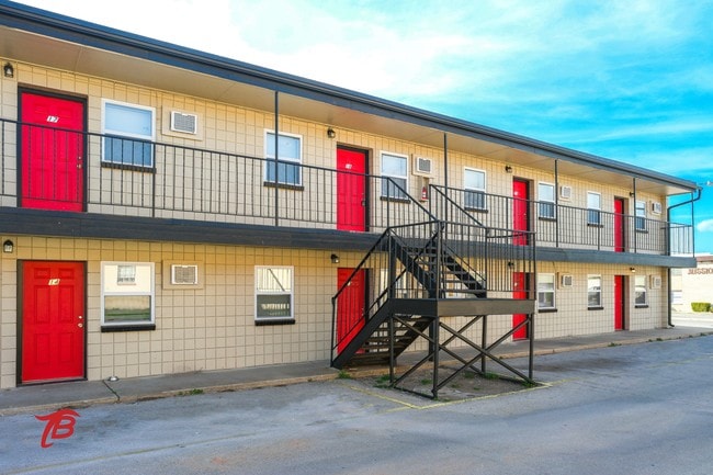 West Pointe - West Pointe Apartments