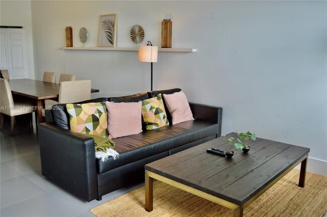 Building Photo - 6770 Indian Creek Dr Unit T-G