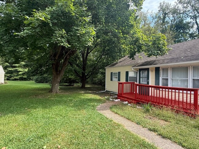 2301 W Oliver Dr