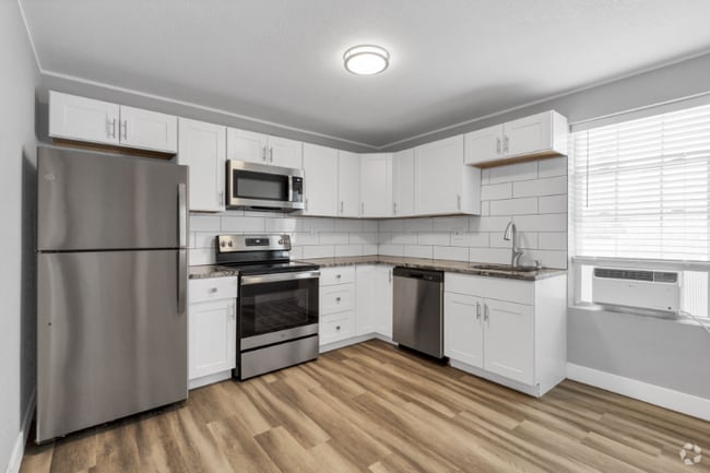 Building Photo - 1615 10th Ave Rental