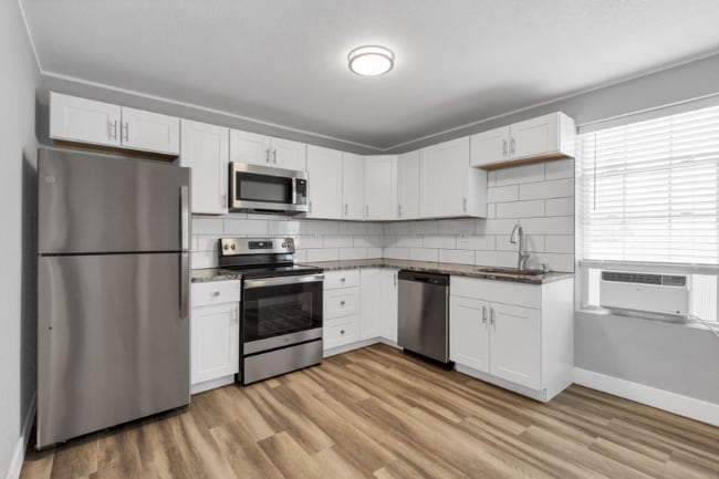 Building Photo - 1615 10th Ave Rental