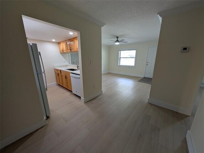 Photo - 6040 Shaker Wood Cir Unidad 106