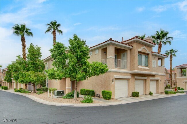 Photo - 251 S Green Valley Pkwy Unidad 2411 Rental