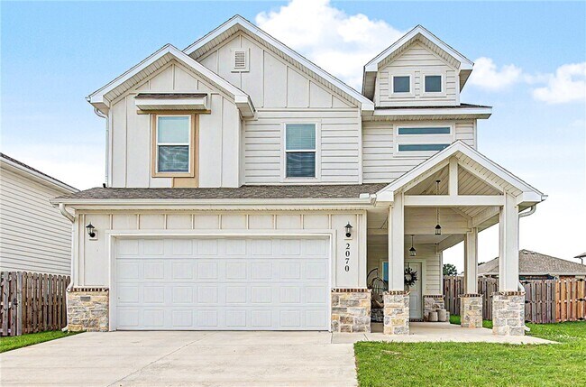 Building Photo - 2070 Wildflower Dr