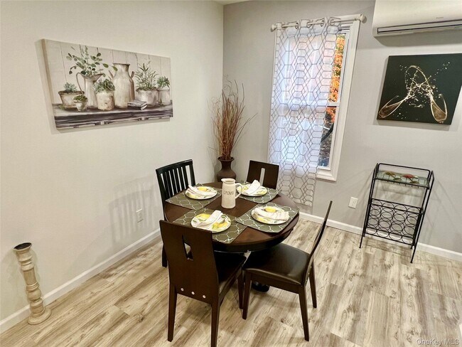 Photo - 126 W Main St