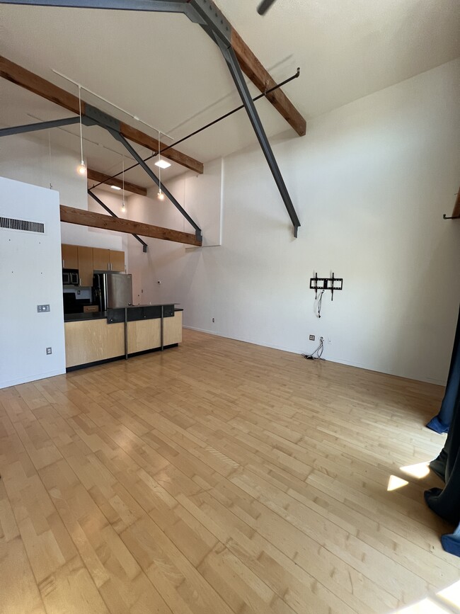 Photo - 1001 E 17th St