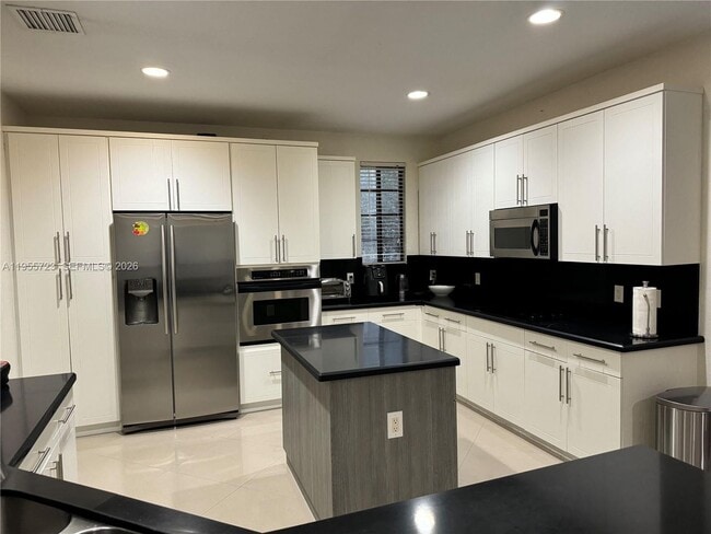 Building Photo - 1547 Passion Vine Cir