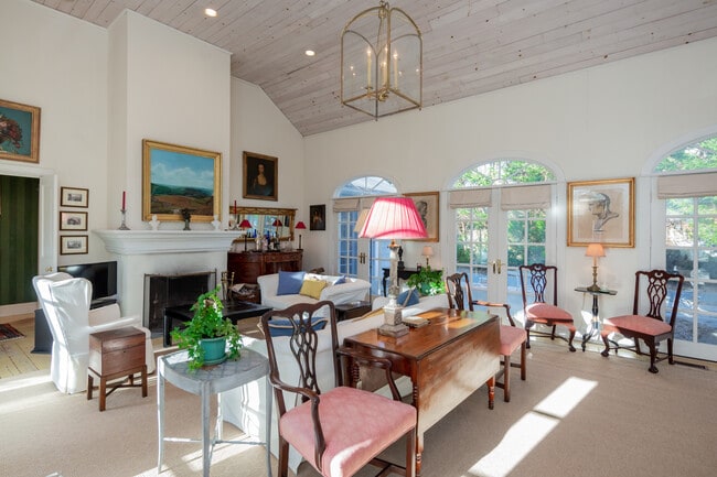 Photo - 2 Foxcroft Ln