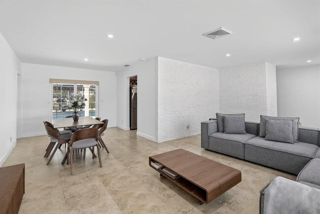 Photo - 7000 Plantation Rd