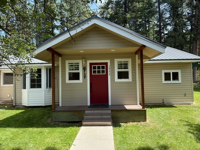 Building Photo - 1533 3rd Ave W Unit Main House