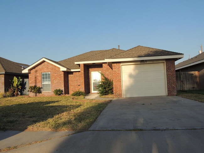 Building Photo - 1003 N Doris Ave