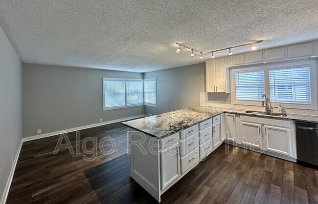 Photo - 3616-3616 Kipling Ave