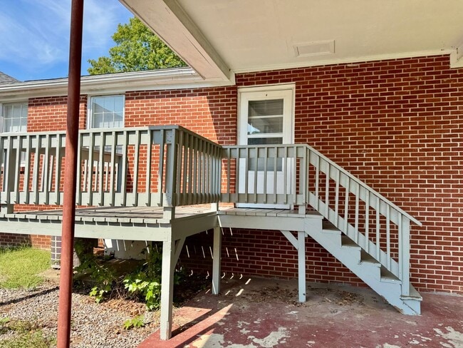 Building Photo - 1527 Madison St Unit B Rental
