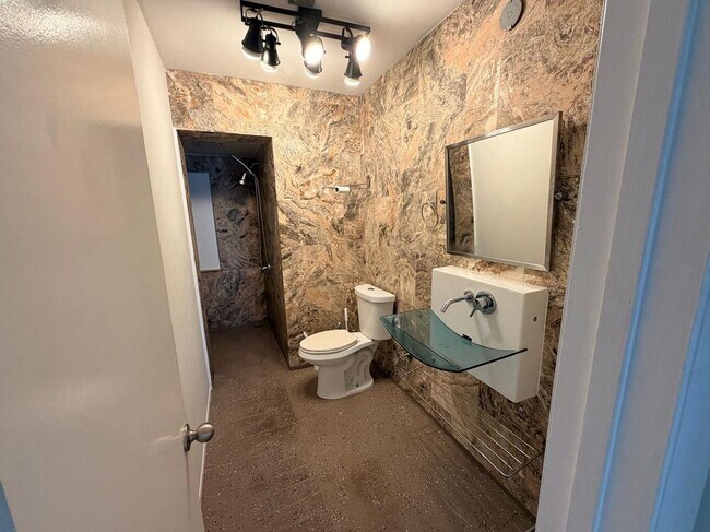 Photo - 1618 NE 33rd St