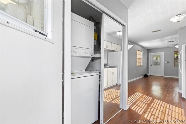 Photo - 821 SW 4th St Unit 1